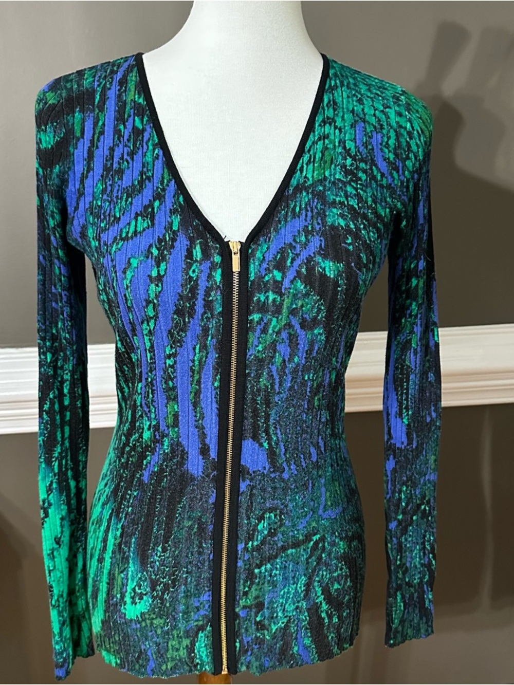 Cache vibrant blue & green ribbed zip up top with gold hardware.